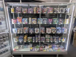 新宿店の商品棚